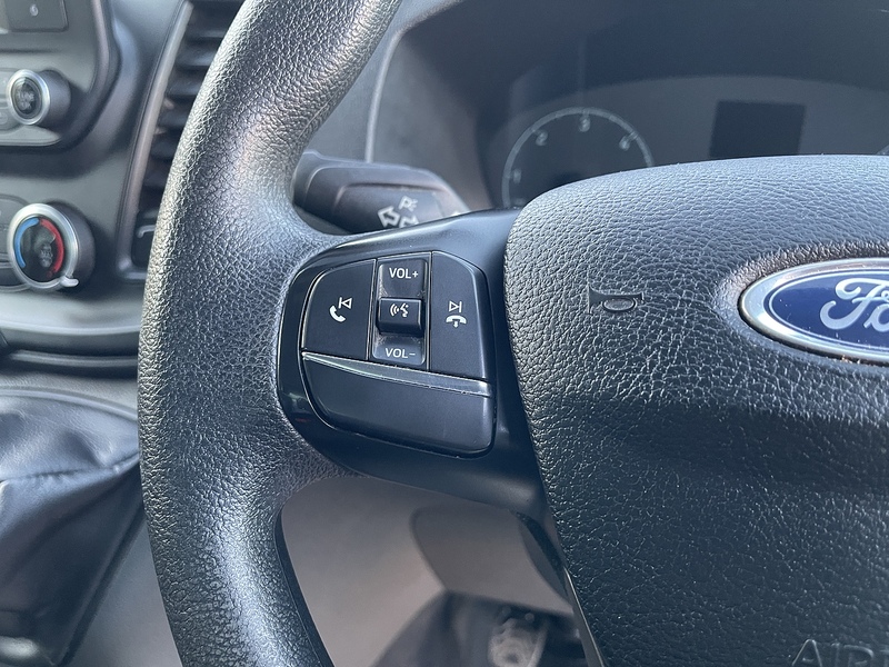 Ford Transit 350 LUTON L4 H1 FWD 130PS Leader - U464