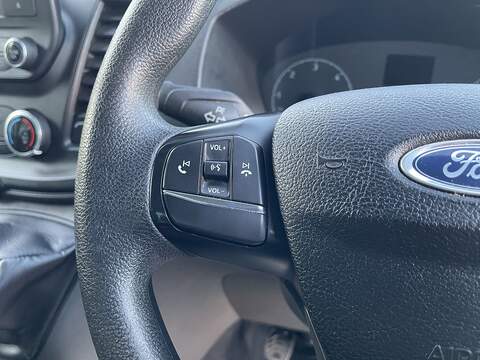 Ford Transit 350 LUTON L4 H1 FWD 130PS Leader - U464