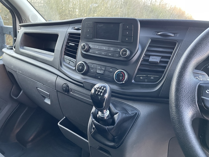 Ford Transit 350 LUTON L4 H1 FWD 130PS Leader - U464