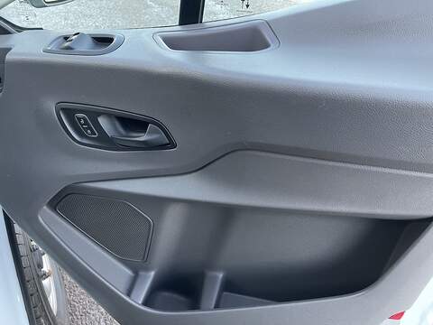 Ford Transit 350 LUTON L4 H1 FWD 130PS Leader - U464