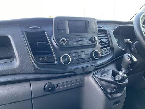 Ford Transit 350 LUTON L4 H1 FWD 130PS Leader - U464