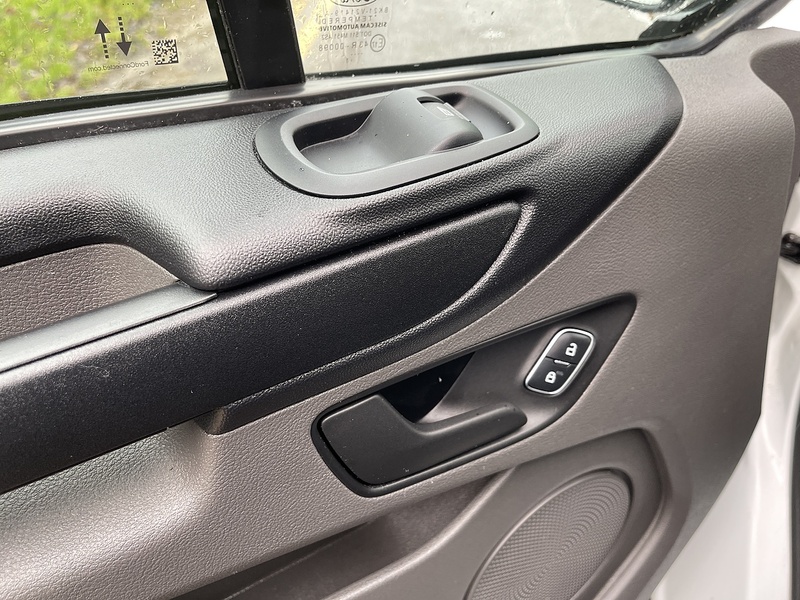 Ford Transit Custom 2.0 300 EcoBlue Leader L2 H2 Euro 6 (s/s) 5dr - U465