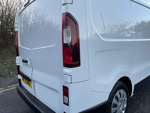 Renault Trafic 2.0 dCi ENERGY 28 Business+ SWB Standard Roof Euro 6 (s/s) 5dr - U468