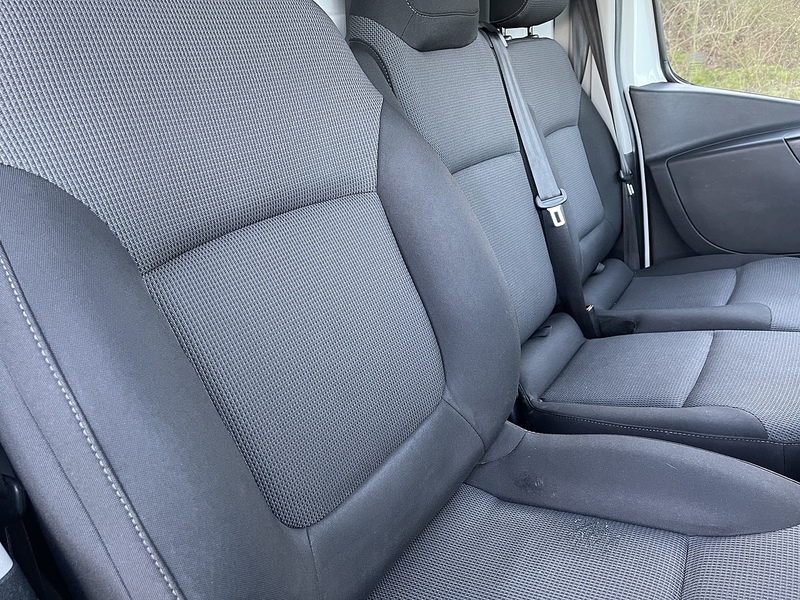 Renault Trafic 2.0 dCi ENERGY 28 Business+ SWB Standard Roof Euro 6 (s/s) 5dr - U468