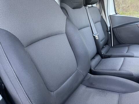 Renault Trafic 2.0 dCi ENERGY 28 Business+ SWB Standard Roof Euro 6 (s/s) 5dr - U468