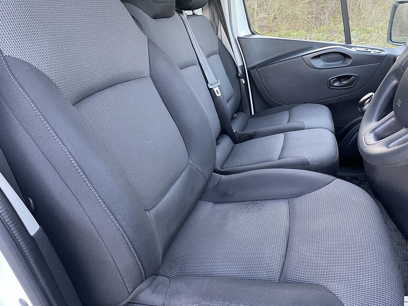 Renault Trafic 2.0 dCi ENERGY 28 Business+ SWB Standard Roof Euro 6 (s/s) 5dr - U468