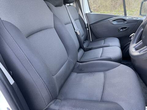 Renault Trafic 2.0 dCi ENERGY 28 Business+ SWB Standard Roof Euro 6 (s/s) 5dr - U468