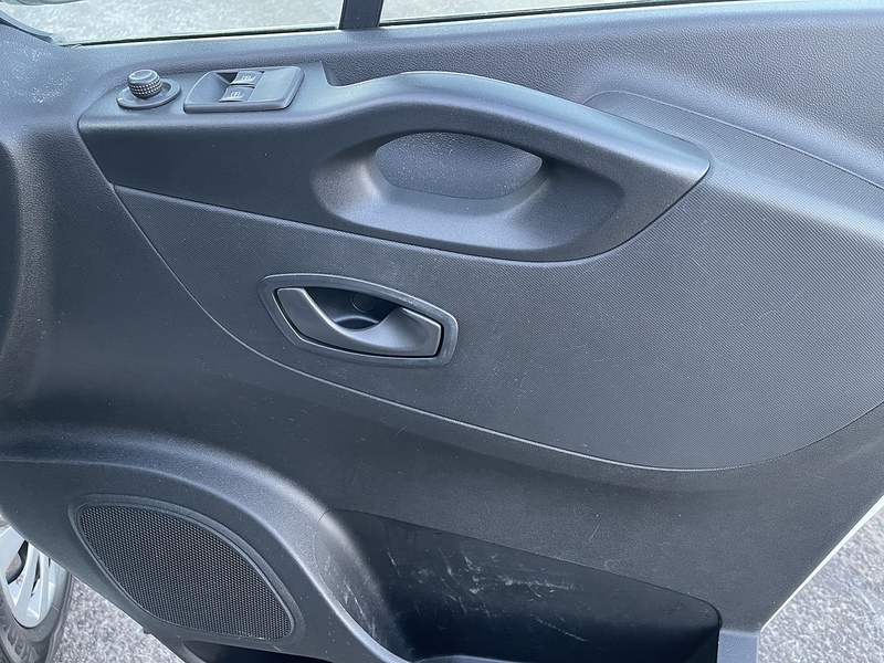 Renault Trafic 2.0 dCi ENERGY 28 Business+ SWB Standard Roof Euro 6 (s/s) 5dr - U468