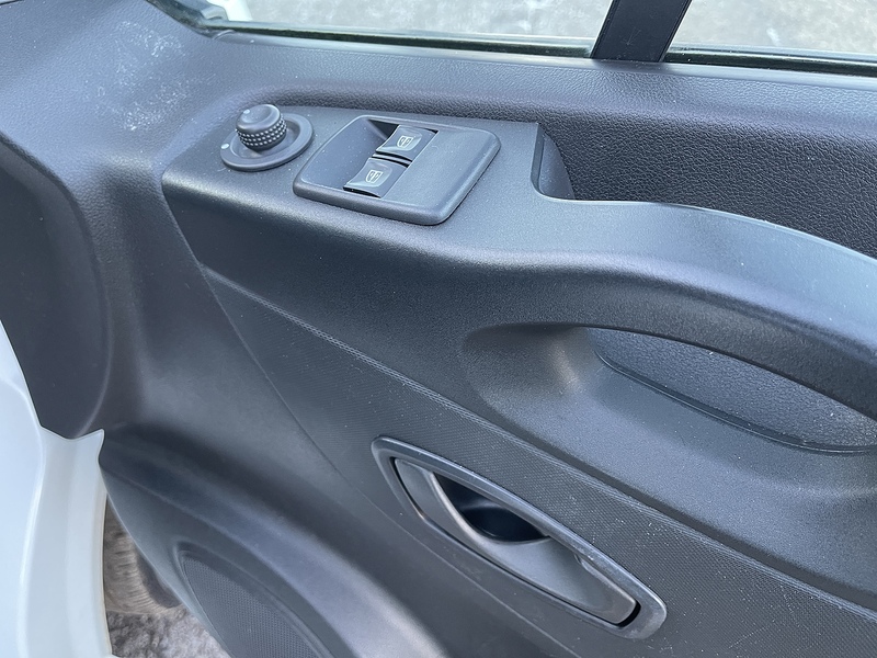 Renault Trafic 2.0 dCi ENERGY 28 Business+ SWB Standard Roof Euro 6 (s/s) 5dr - U468