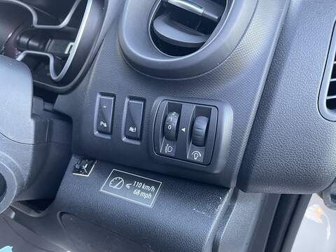 Renault Trafic 2.0 dCi ENERGY 28 Business+ SWB Standard Roof Euro 6 (s/s) 5dr - U468