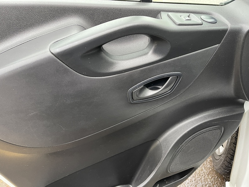 Renault Trafic 2.0 dCi ENERGY 28 Business+ SWB Standard Roof Euro 6 (s/s) 5dr - U476