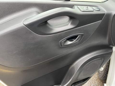 Renault Trafic 2.0 dCi ENERGY 28 Business+ SWB Standard Roof Euro 6 (s/s) 5dr - U476