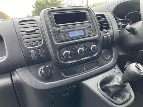 Renault Trafic 2.0 dCi ENERGY 28 Business+ SWB Standard Roof Euro 6 (s/s) 5dr - U476