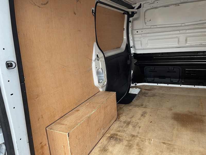 Renault Trafic 2.0 dCi ENERGY 28 Business+ SWB Standard Roof Euro 6 (s/s) 5dr - U476