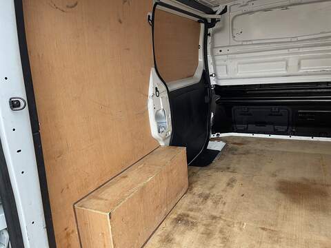 Renault Trafic 2.0 dCi ENERGY 28 Business+ SWB Standard Roof Euro 6 (s/s) 5dr - U476