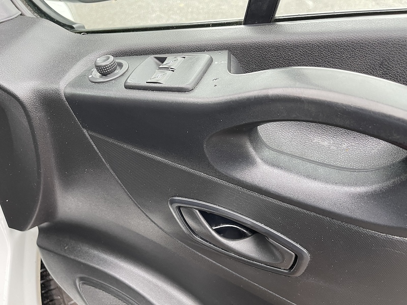 Renault Trafic 2.0 dCi ENERGY 28 Business+ SWB Standard Roof Euro 6 (s/s) 5dr - U476