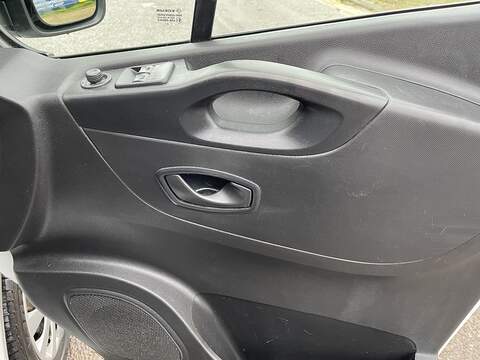 Renault Trafic 2.0 dCi ENERGY 28 Business+ SWB Standard Roof Euro 6 (s/s) 5dr - U476