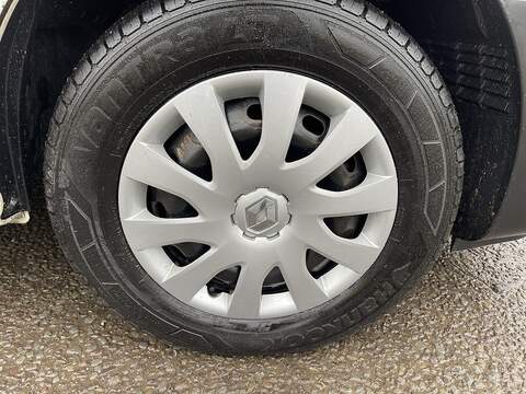 Renault Trafic 2.0 dCi ENERGY 28 Business+ SWB Standard Roof Euro 6 (s/s) 5dr - U476