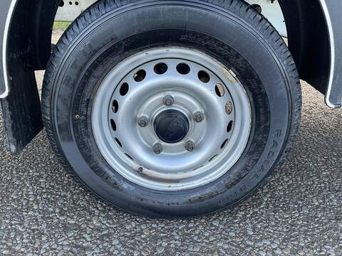 Ford Transit 2.0 350 EcoBlue Leader Luton 3dr Diesel Manual RWD L4 Euro 6 (s/s) (130 ps) - U477