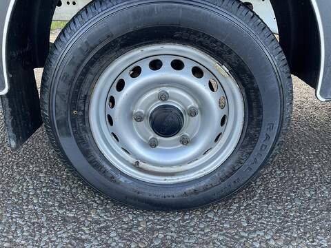 Ford Transit 2.0 350 EcoBlue Leader Luton 3dr Diesel Manual RWD L4 Euro 6 (s/s) (130 ps) - U477