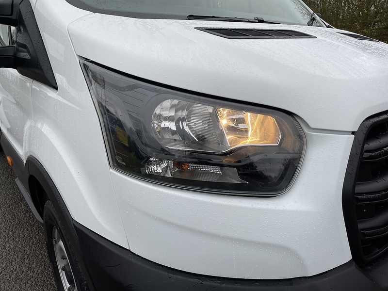 Ford Transit 2.0 350 EcoBlue Leader Luton 3dr Diesel Manual RWD L4 Euro 6 (s/s) (130 ps) - U477