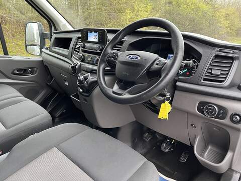 Ford Transit 2.0 350 EcoBlue Leader Luton 3dr Diesel Manual RWD L4 Euro 6 (s/s) (130 ps) - U477