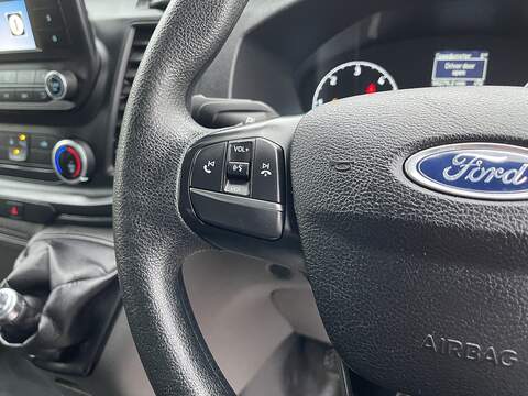 Ford Transit 2.0 350 EcoBlue Leader Luton 3dr Diesel Manual RWD L4 Euro 6 (s/s) (130 ps) - U477