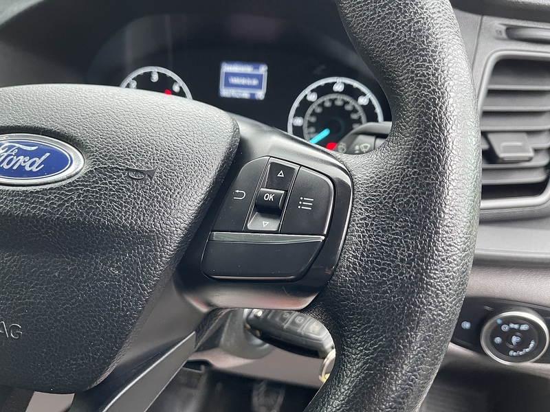 Ford Transit 2.0 350 EcoBlue Leader Luton 3dr Diesel Manual RWD L4 Euro 6 (s/s) (130 ps) - U477