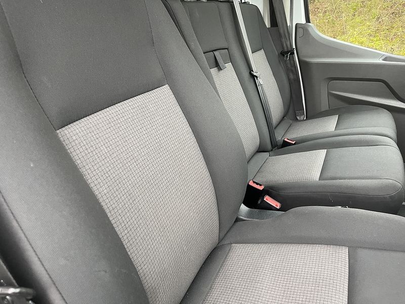 Ford Transit 2.0 350 EcoBlue Leader Luton 3dr Diesel Manual RWD L4 Euro 6 (s/s) (130 ps) - U477