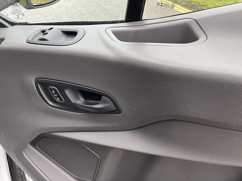 Ford Transit 2.0 350 EcoBlue Leader Luton 3dr Diesel Manual RWD L4 Euro 6 (s/s) (130 ps) - U477