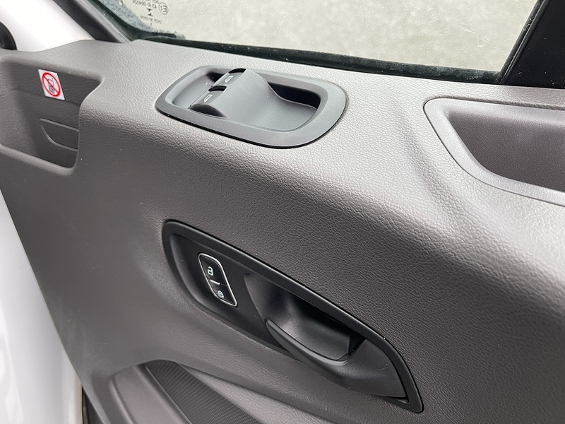 Ford Transit 2.0 350 EcoBlue Leader Luton 3dr Diesel Manual RWD L4 Euro 6 (s/s) (130 ps) - U477