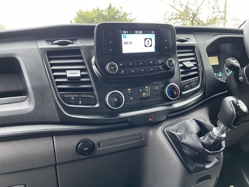 Ford Transit 2.0 350 EcoBlue Leader Luton 3dr Diesel Manual RWD L4 Euro 6 (s/s) (130 ps) - U477