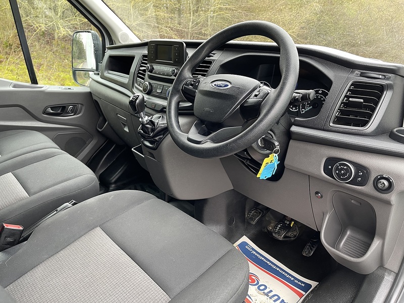 Ford Transit 2.0 350 EcoBlue Leader Luton 3dr Diesel Manual RWD L4 Euro 6 (s/s) (130 ps) - U478