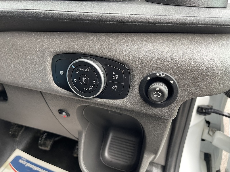 Ford Transit 2.0 350 EcoBlue Leader Luton 3dr Diesel Manual RWD L4 Euro 6 (s/s) (130 ps) - U478