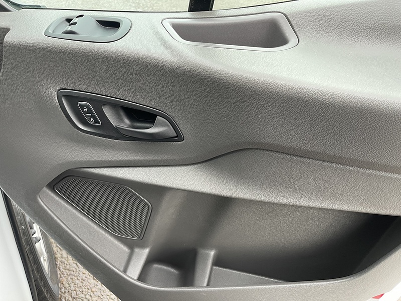 Ford Transit 2.0 350 EcoBlue Leader Luton 3dr Diesel Manual RWD L4 Euro 6 (s/s) (130 ps) - U478