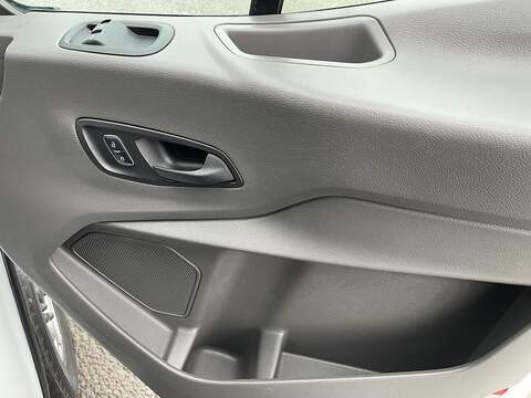 Ford Transit 2.0 350 EcoBlue Leader Luton 3dr Diesel Manual RWD L4 Euro 6 (s/s) (130 ps) - U478