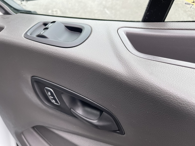 Ford Transit 2.0 350 EcoBlue Leader Luton 3dr Diesel Manual RWD L4 Euro 6 (s/s) (130 ps) - U478