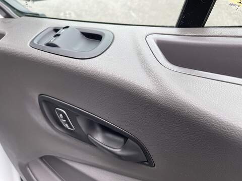 Ford Transit 2.0 350 EcoBlue Leader Luton 3dr Diesel Manual RWD L4 Euro 6 (s/s) (130 ps) - U478