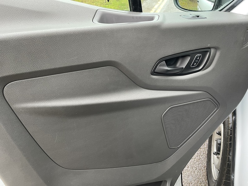 Ford Transit 2.0 350 EcoBlue Leader Luton 3dr Diesel Manual RWD L4 Euro 6 (s/s) (130 ps) - U478