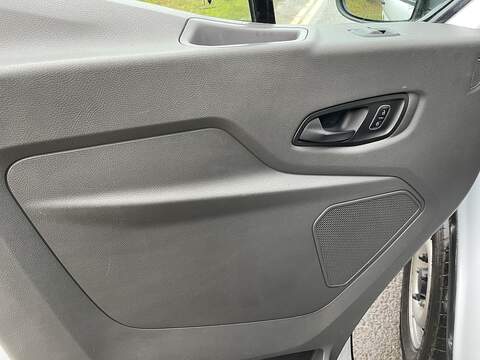 Ford Transit 2.0 350 EcoBlue Leader Luton 3dr Diesel Manual RWD L4 Euro 6 (s/s) (130 ps) - U478