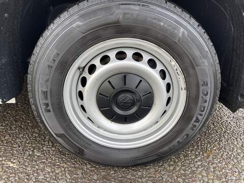 Volkswagen Crafter 2.0 TDI CR35 Trendline FWD LWB High Roof Euro 6 (s/s) 5dr - U479