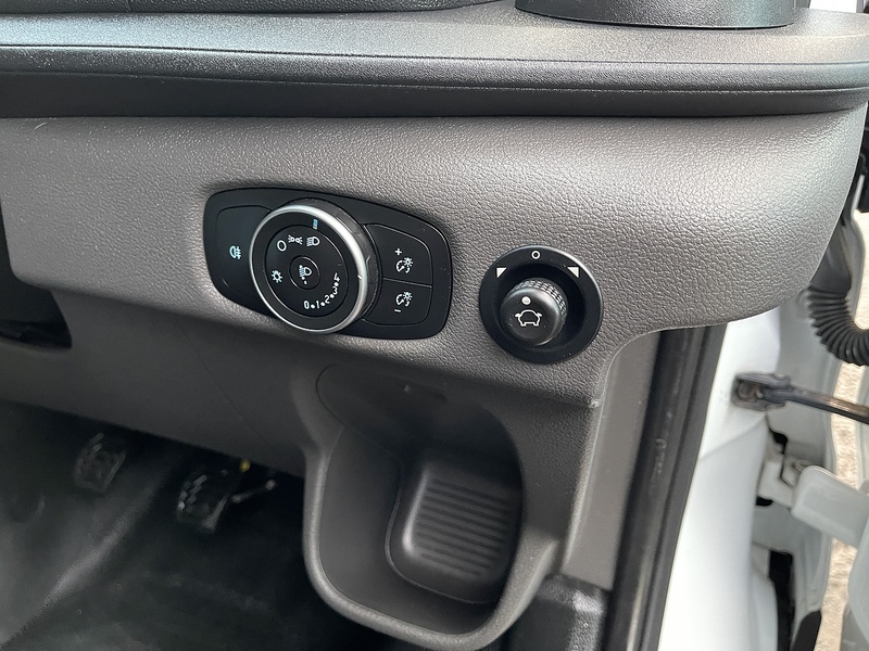 Ford Transit 2.0 350 EcoBlue Leader Luton 3dr Diesel Manual RWD L3 Euro 6 (s/s) (130 ps) - U481