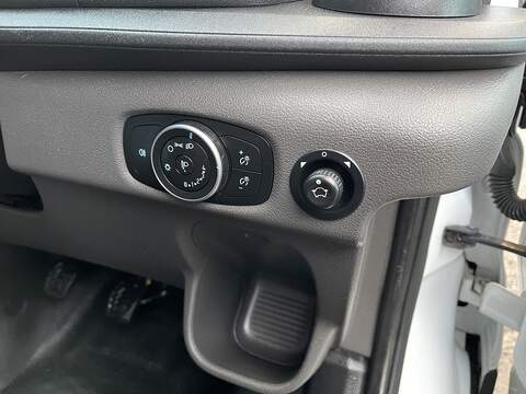 Ford Transit 2.0 350 EcoBlue Leader Luton 3dr Diesel Manual RWD L3 Euro 6 (s/s) (130 ps) - U481