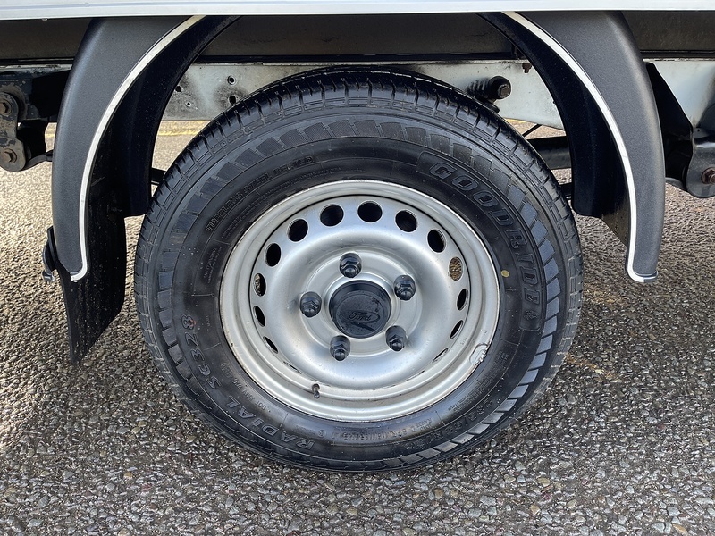 Ford Transit 2.0 350 EcoBlue Leader Luton 3dr Diesel Manual RWD L4 Euro 6 (s/s) (130 ps) - U484