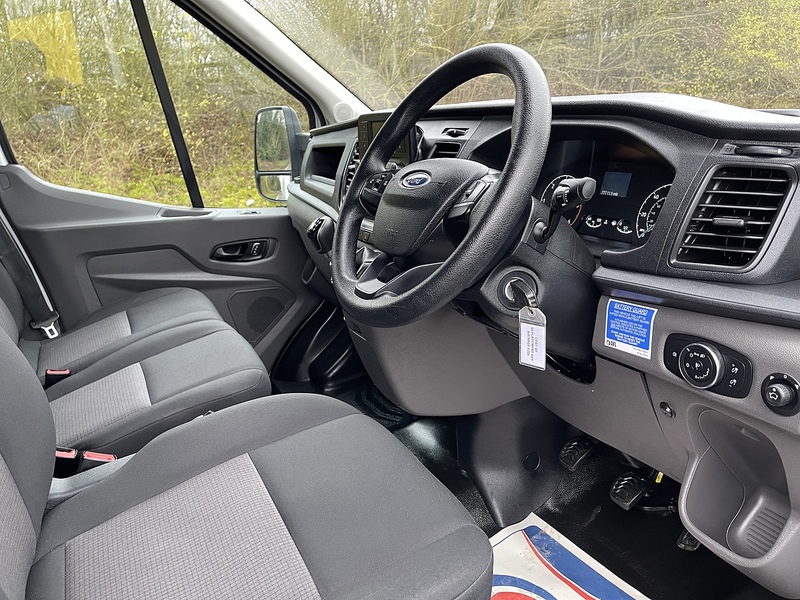 Ford Transit 2.0 350 EcoBlue Leader Luton 3dr Diesel Manual RWD L4 Euro 6 (s/s) (130 ps) - U484