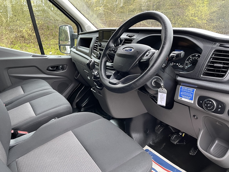 Ford Transit 2.0 350 EcoBlue Leader Luton 3dr Diesel Manual RWD L4 Euro 6 (s/s) (130 ps) - U484