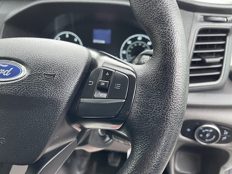 Ford Transit 2.0 350 EcoBlue Leader Luton 3dr Diesel Manual RWD L4 Euro 6 (s/s) (130 ps) - U484