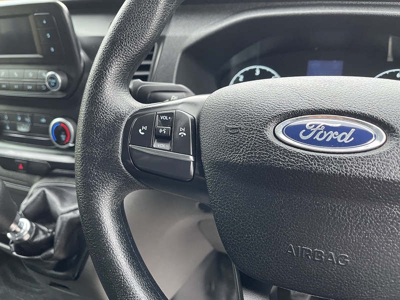 Ford Transit 2.0 350 EcoBlue Leader Luton 3dr Diesel Manual RWD L4 Euro 6 (s/s) (130 ps) - U484
