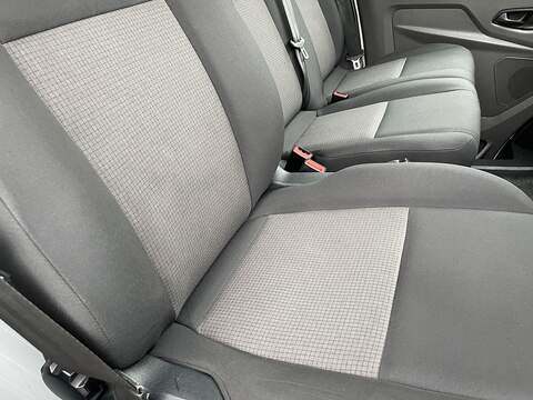 Ford Transit 2.0 350 EcoBlue Leader Luton 3dr Diesel Manual RWD L4 Euro 6 (s/s) (130 ps) - U484