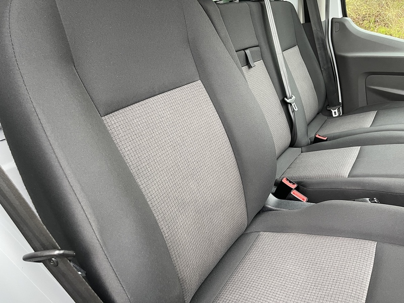 Ford Transit 2.0 350 EcoBlue Leader Luton 3dr Diesel Manual RWD L4 Euro 6 (s/s) (130 ps) - U484